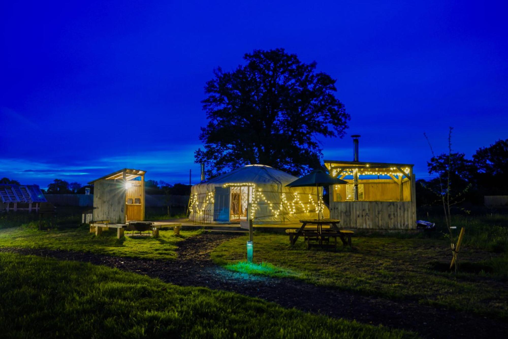Hotel Glamp&Tipple Ltd Great Ellingham Esterno foto