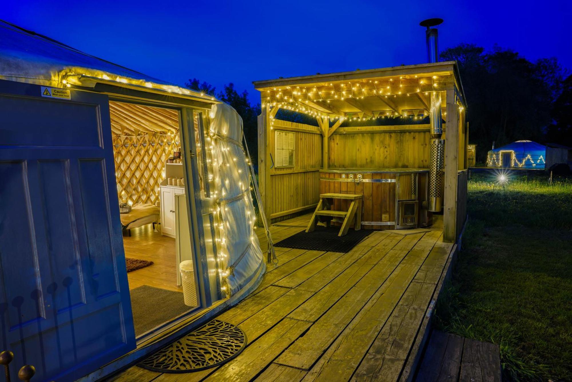 Hotel Glamp&Tipple Ltd Great Ellingham Esterno foto