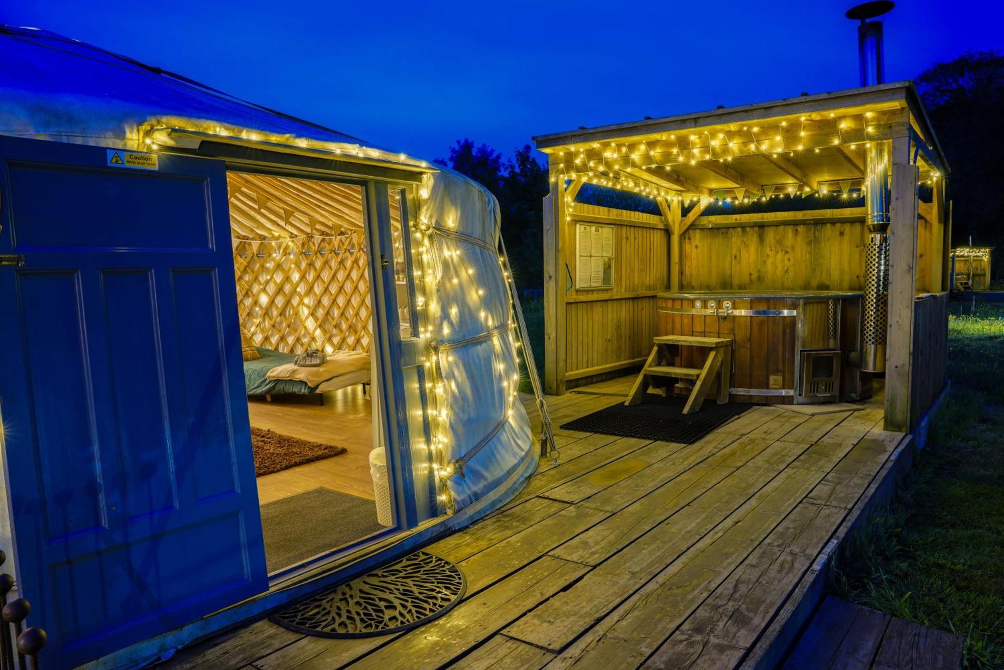 Hotel Glamp&Tipple Ltd Great Ellingham Esterno foto
