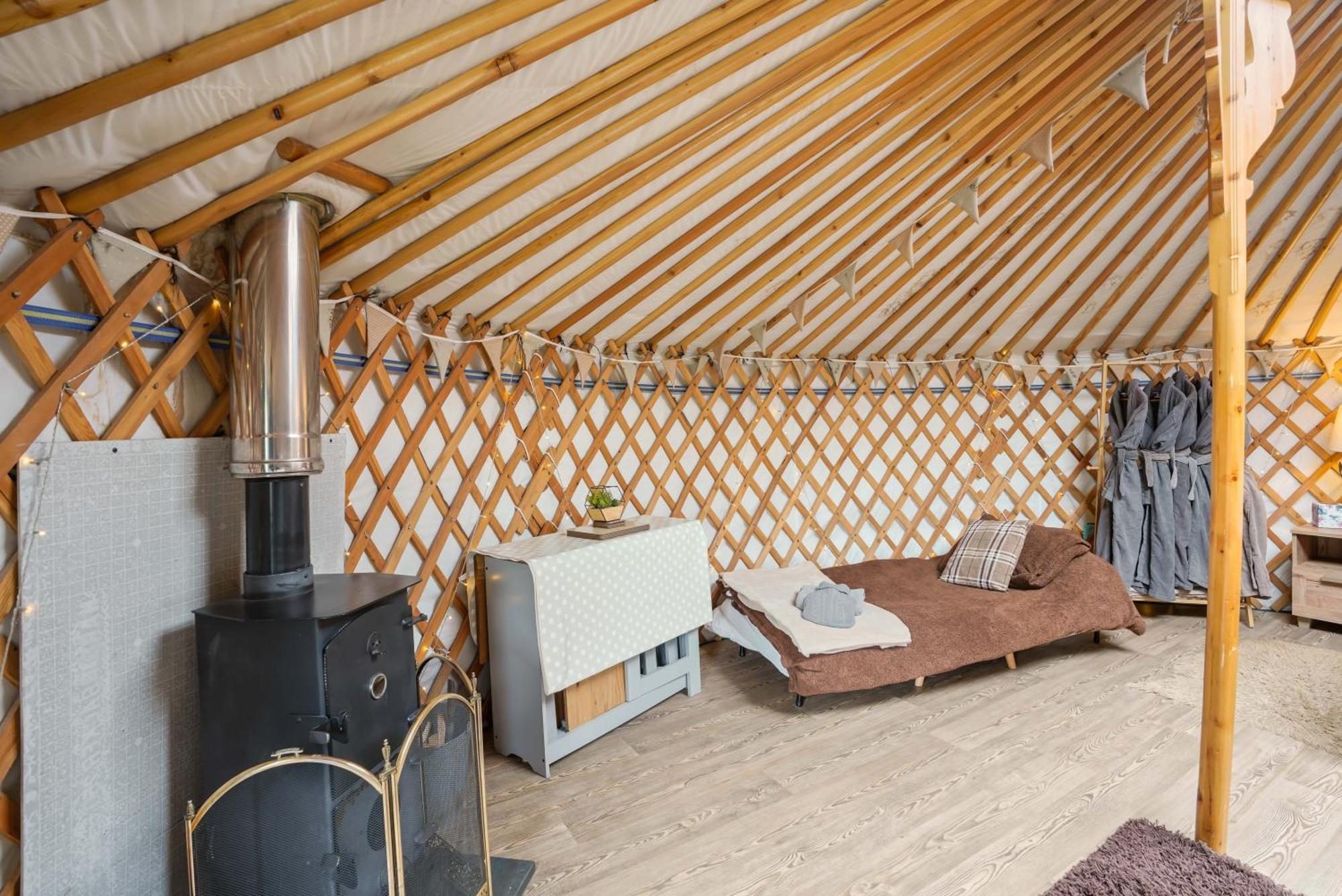 Hotel Glamp&Tipple Ltd Great Ellingham Esterno foto