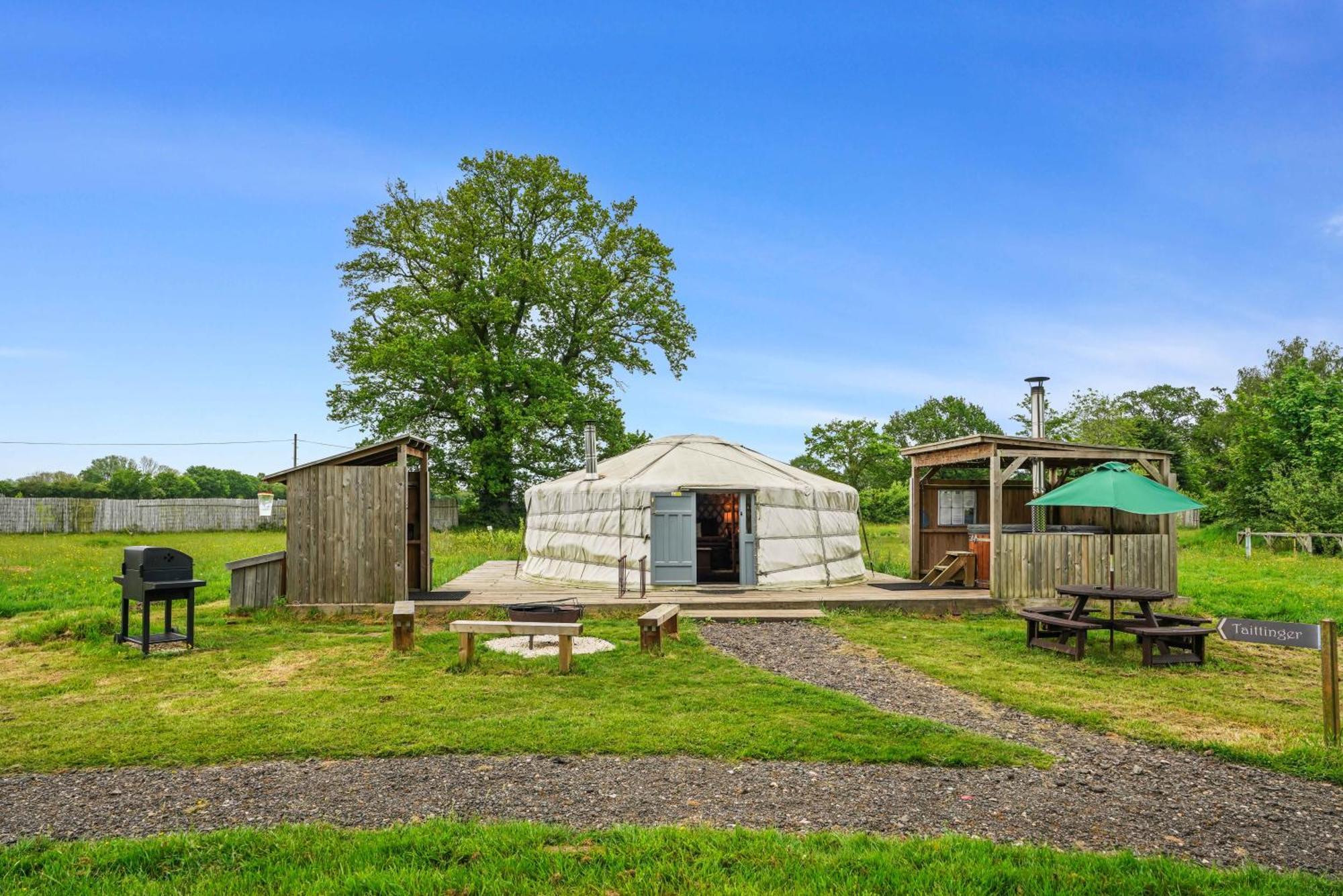 Hotel Glamp&Tipple Ltd Great Ellingham Esterno foto