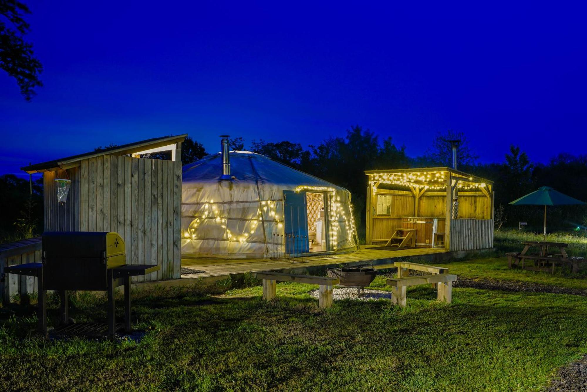 Hotel Glamp&Tipple Ltd Great Ellingham Esterno foto