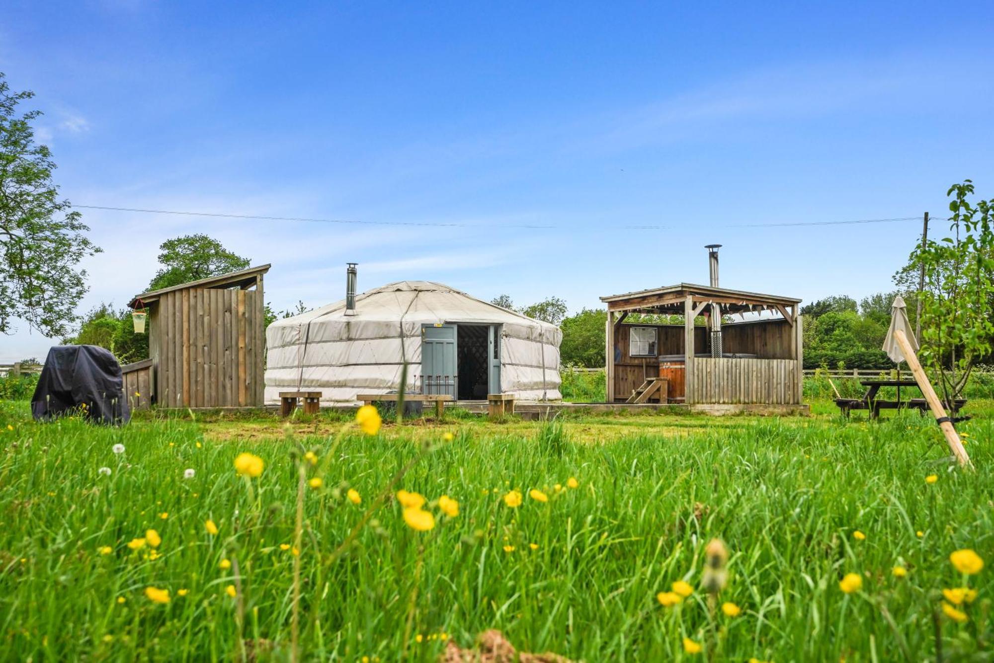 Hotel Glamp&Tipple Ltd Great Ellingham Esterno foto