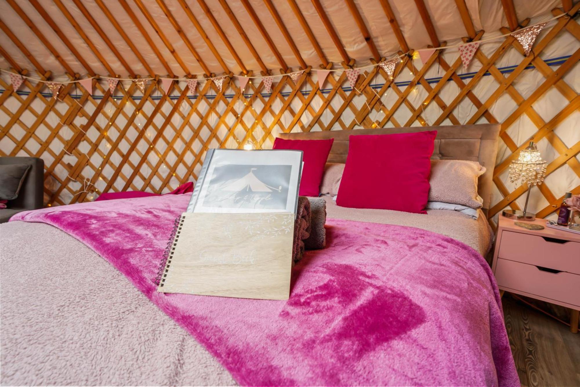 Hotel Glamp&Tipple Ltd Great Ellingham Esterno foto
