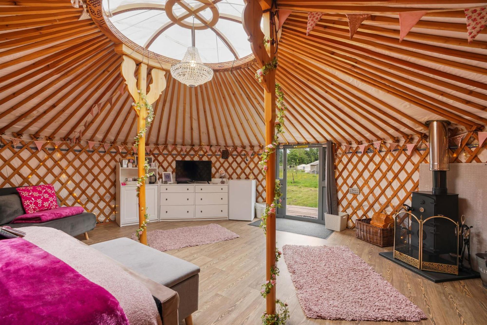 Hotel Glamp&Tipple Ltd Great Ellingham Esterno foto