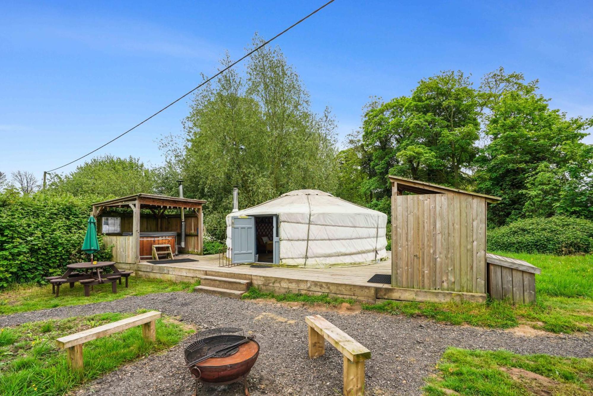 Hotel Glamp&Tipple Ltd Great Ellingham Esterno foto