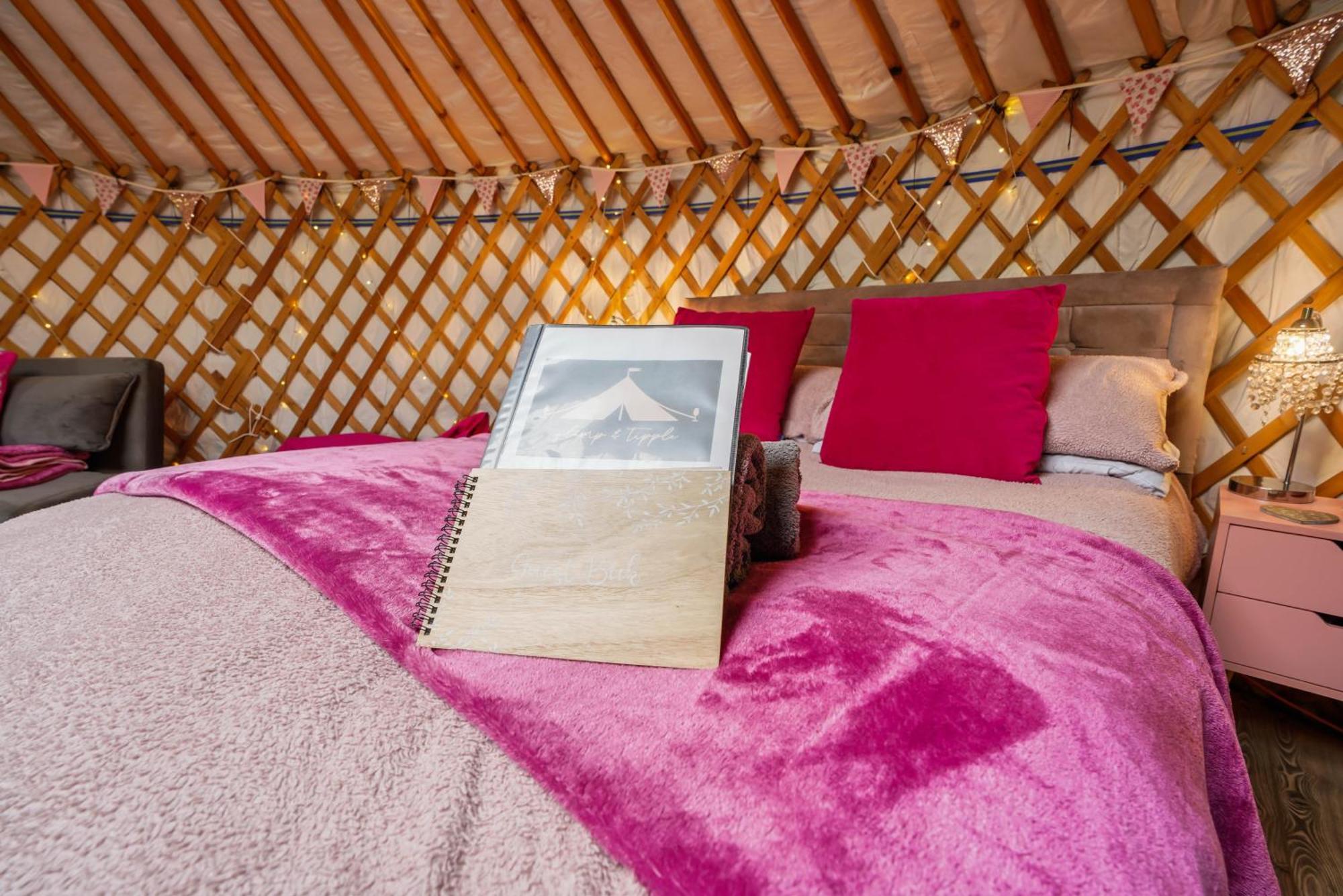 Hotel Glamp&Tipple Ltd Great Ellingham Esterno foto