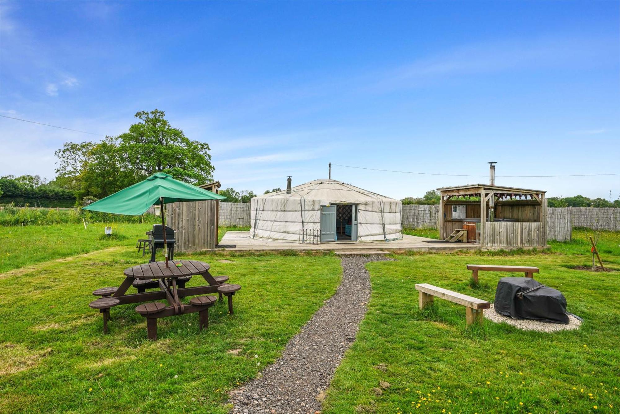Hotel Glamp&Tipple Ltd Great Ellingham Esterno foto