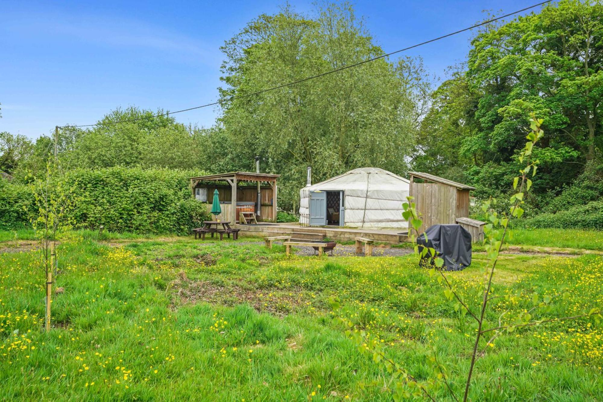Hotel Glamp&Tipple Ltd Great Ellingham Esterno foto