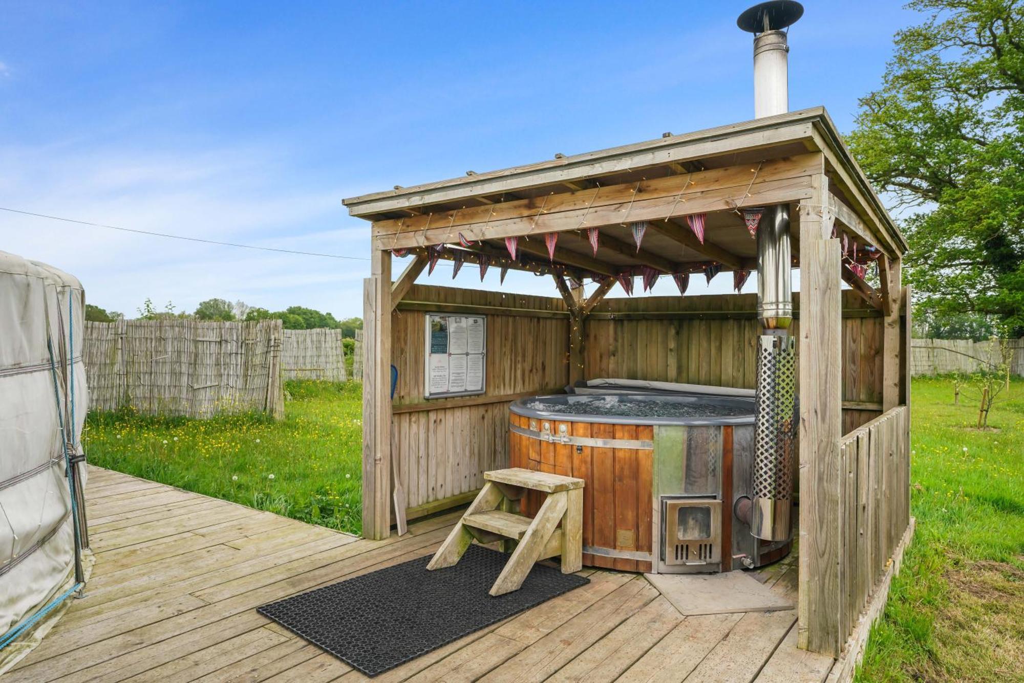 Hotel Glamp&Tipple Ltd Great Ellingham Esterno foto