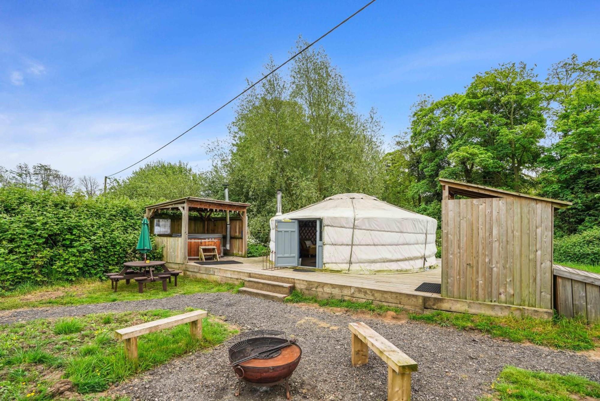 Hotel Glamp&Tipple Ltd Great Ellingham Esterno foto