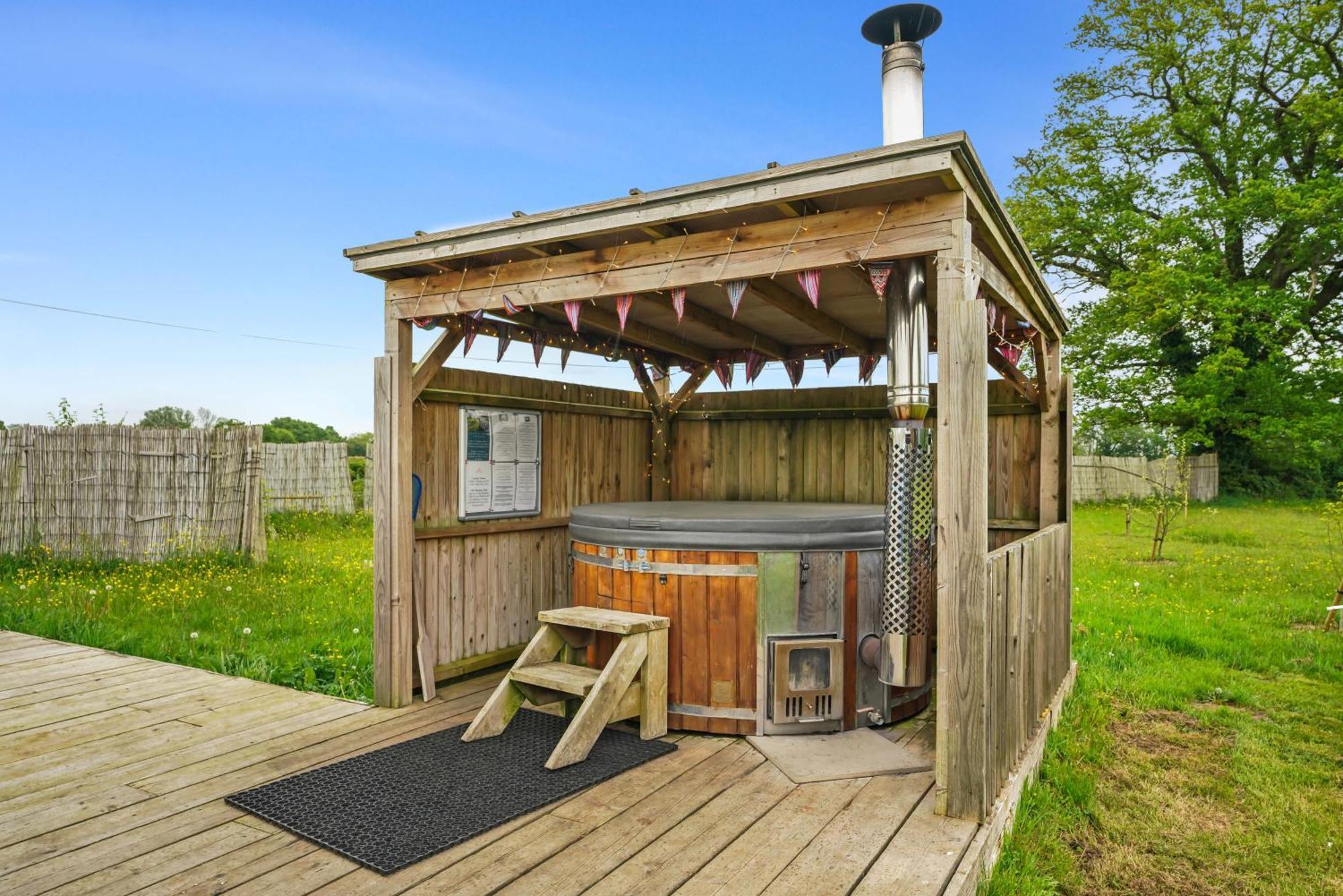 Hotel Glamp&Tipple Ltd Great Ellingham Esterno foto