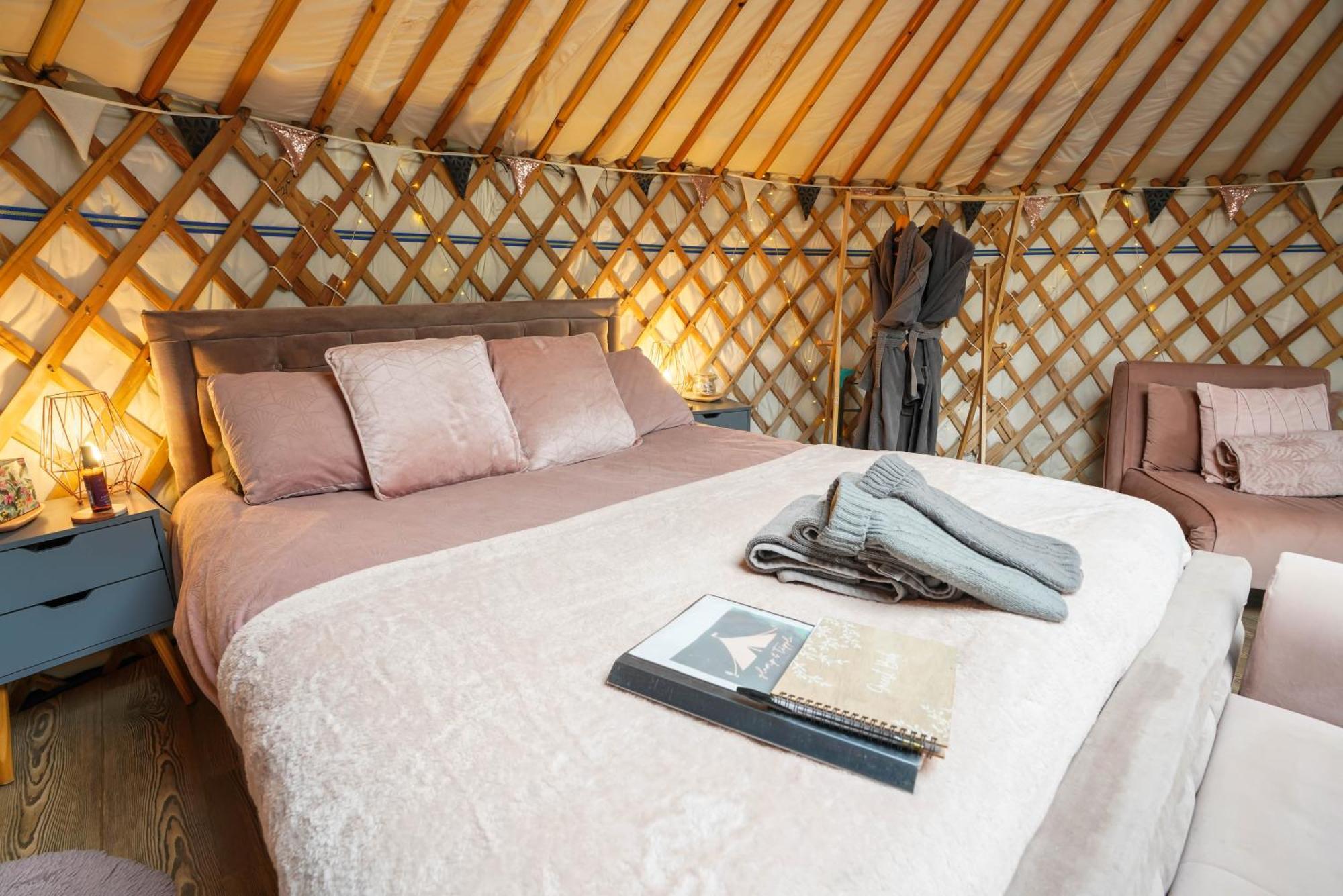 Hotel Glamp&Tipple Ltd Great Ellingham Esterno foto