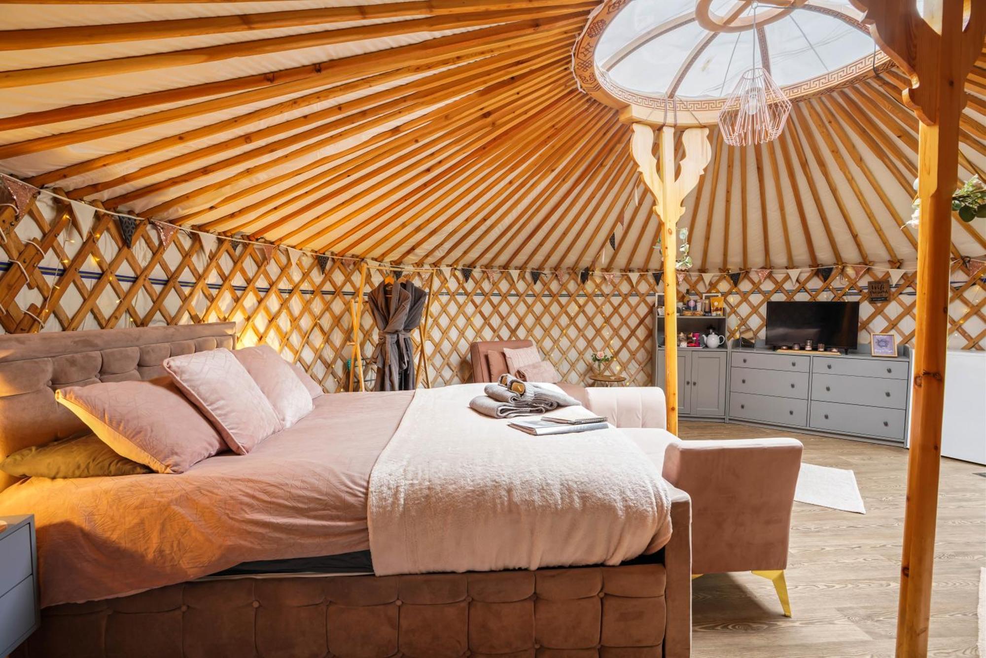 Hotel Glamp&Tipple Ltd Great Ellingham Esterno foto
